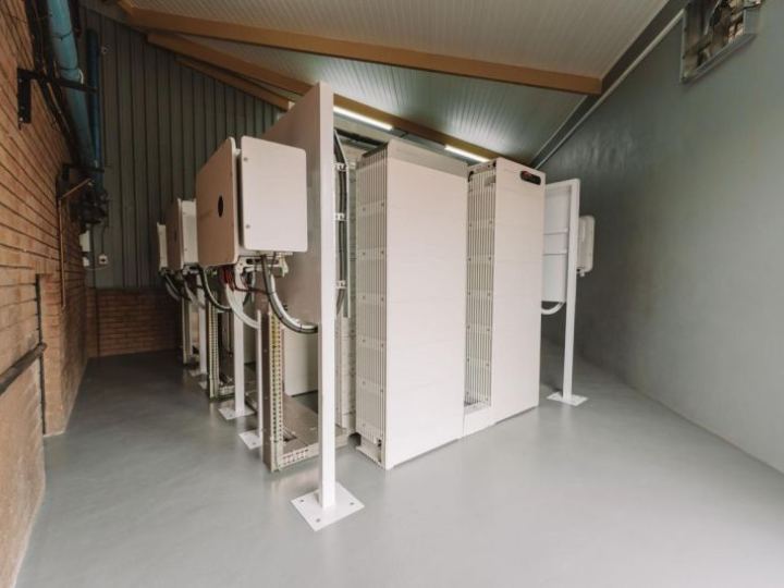 SigenStack inverters and batteries mounted in a clean plant room
